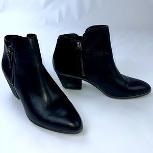 Frye Leather Bootie. Black. Working Zipper on Both Sides of Boot. Sz 9.5.